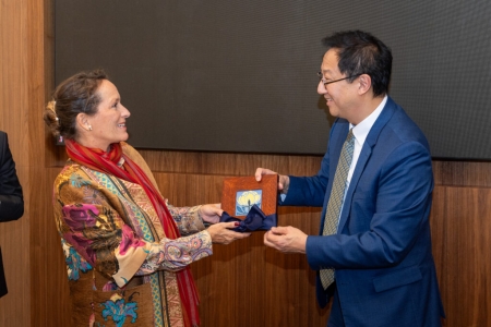 U-M President Santa Ono presents Princess Zahra  with a gift of a Motawi tile during her recent visit to the Ann Arbor campus